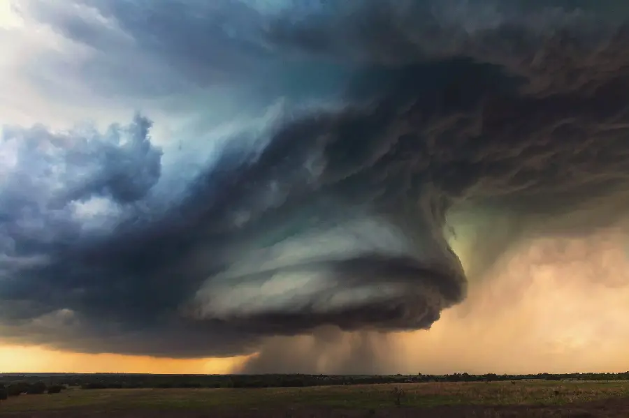 Giant Tornado Wallpaper in the Sky for Desktop
