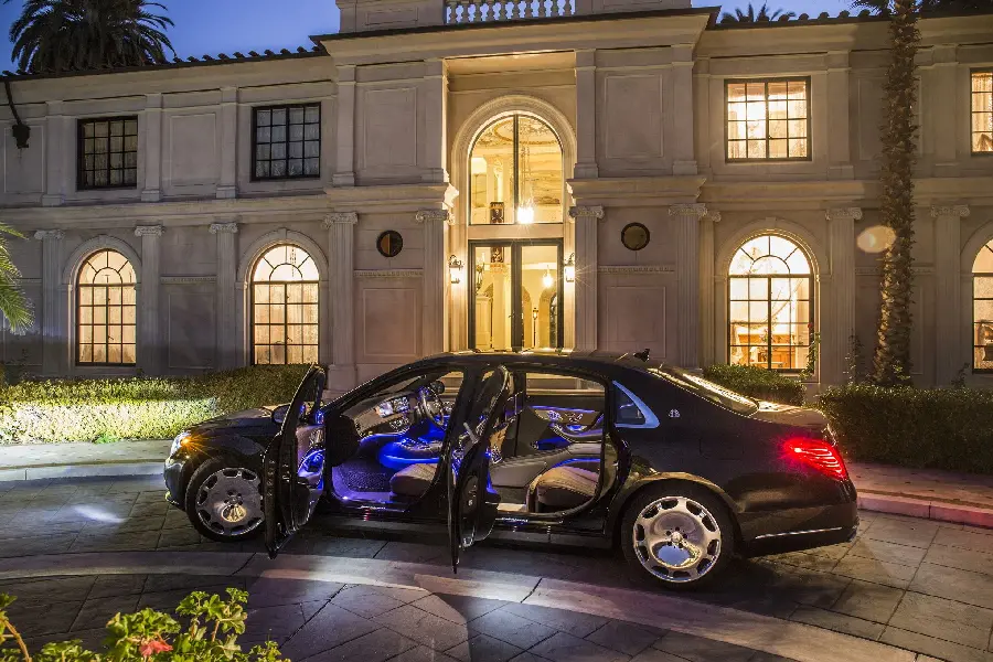Luxury and Luxurious Mercedes-Benz Maybach Photo