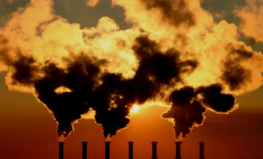 Surprising photo of air pollution by factory smoke 1402