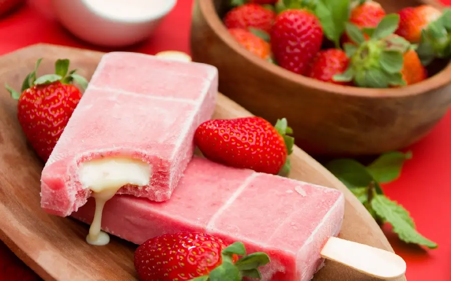 Strawberry ice cream with Milk and Cream for Birthday Ideas