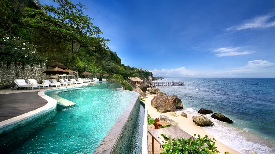 Picture of a beautiful beach resort in Bali suitable for travelers