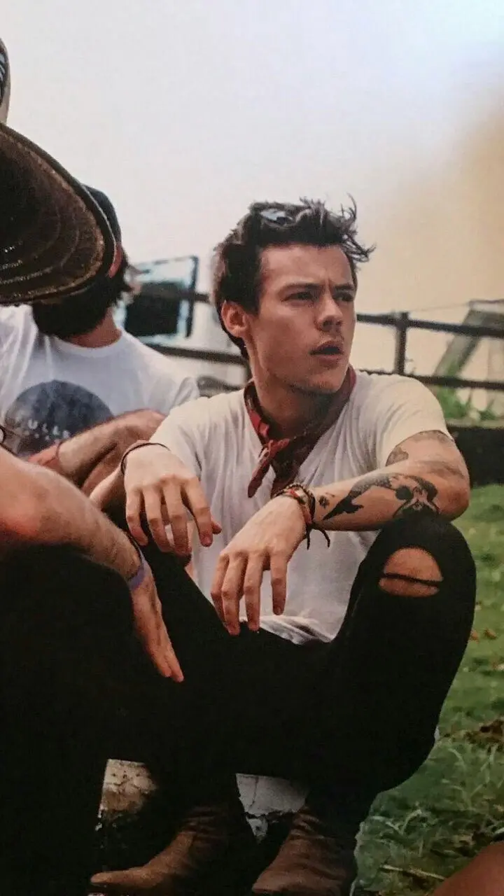 Very beautiful artistic wallpaper of Harry Styles for mobile