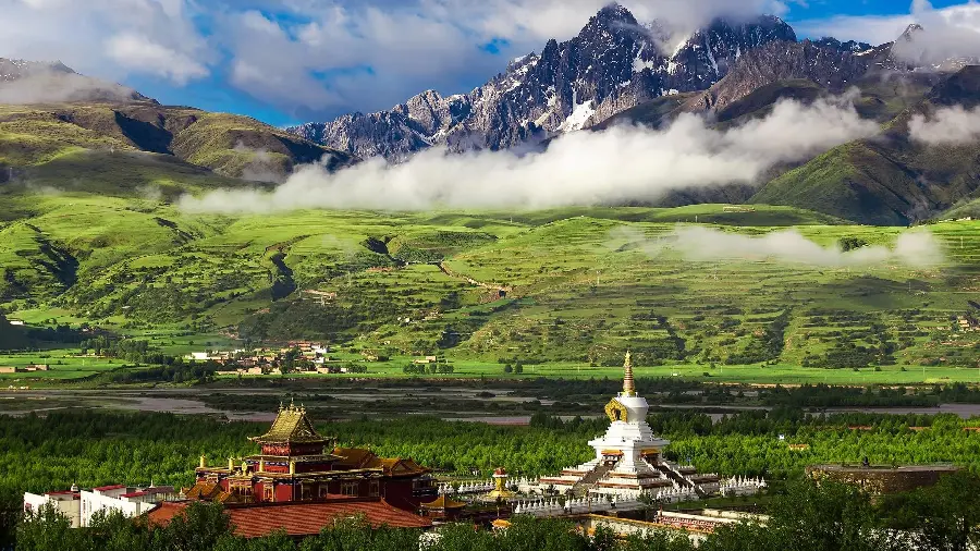 Picture of the most beautiful temples in Tibet in lush nature