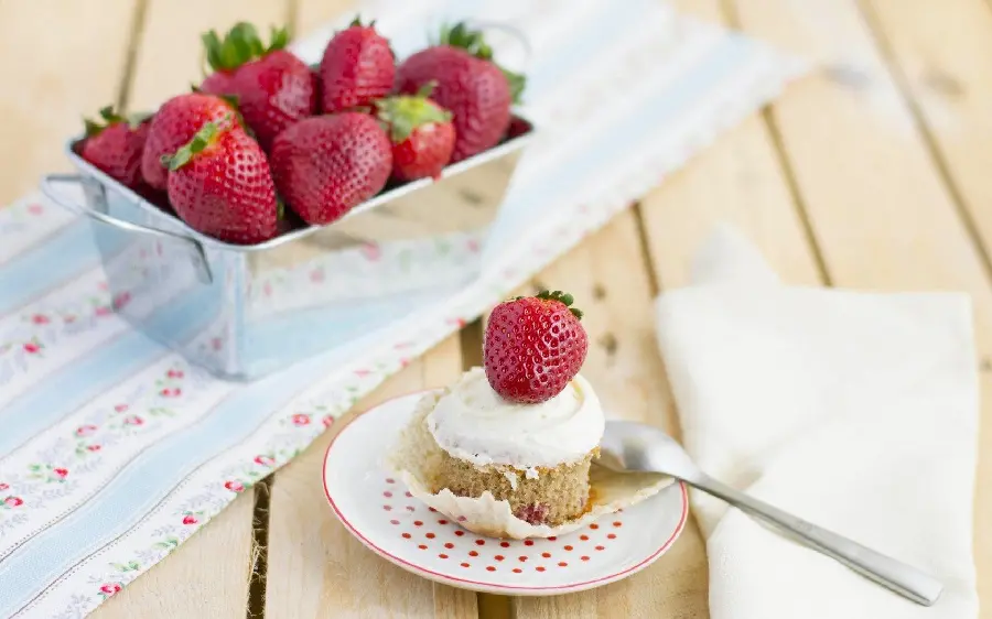 4K Photo of Small Vanilla Finger Cake with Strawberry Decoration