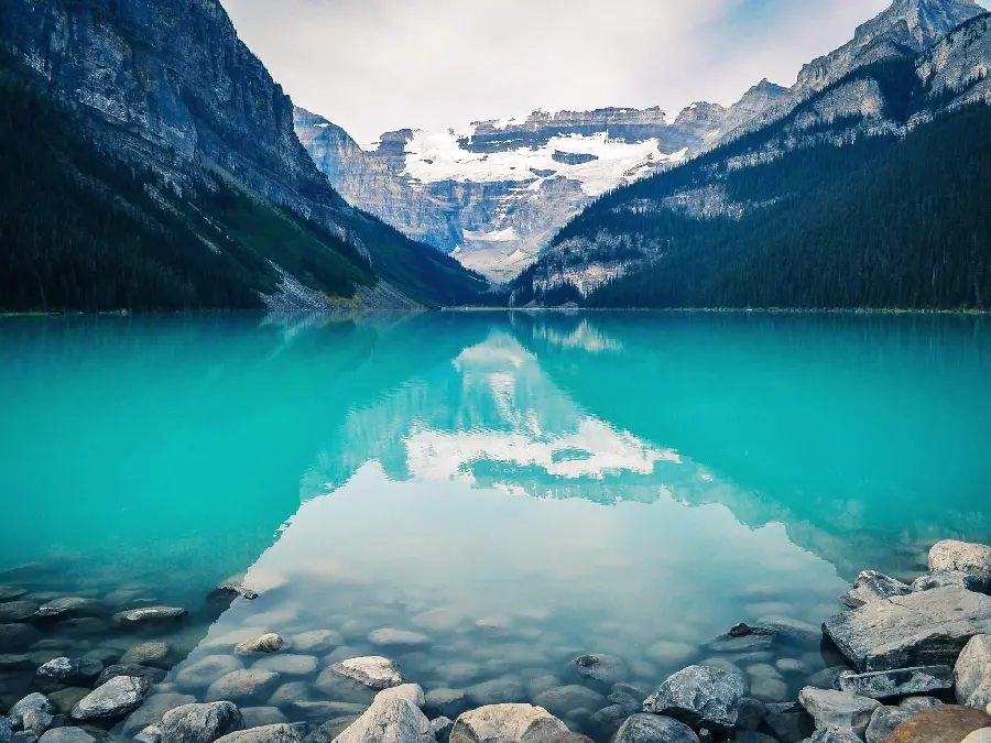 Photo of Lake Vancouver Canada with eye-catching color