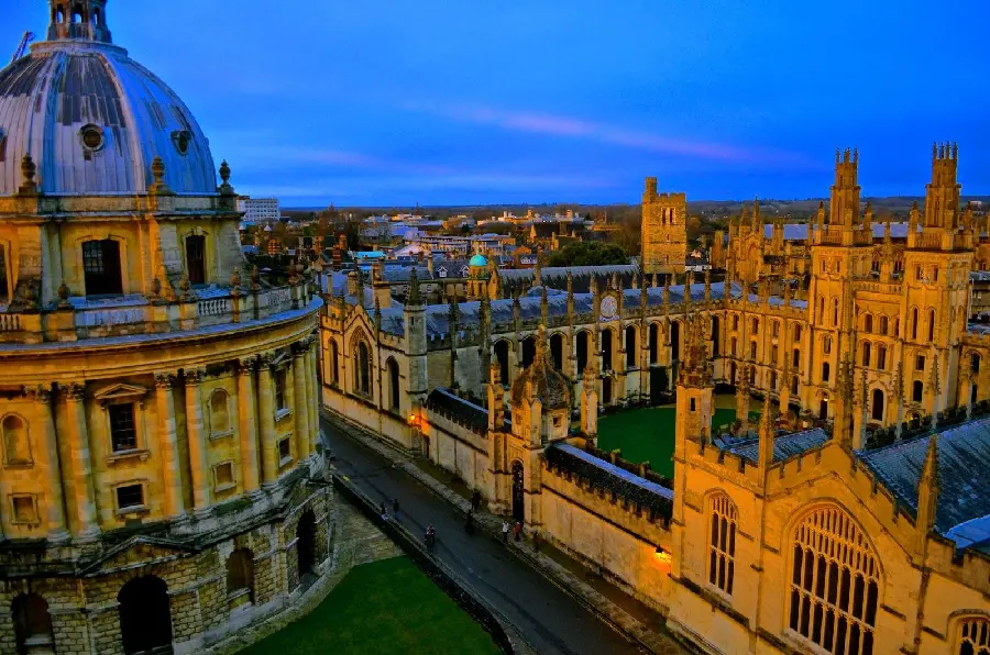 The best art photo of Oxford University for 8K poster printing