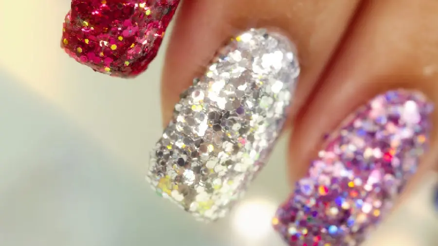 Beautiful wreath nail art to match with lemme dresses