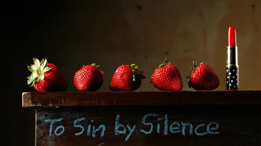 Attractive laptop wallpaper with a lovely strawberry lipstick