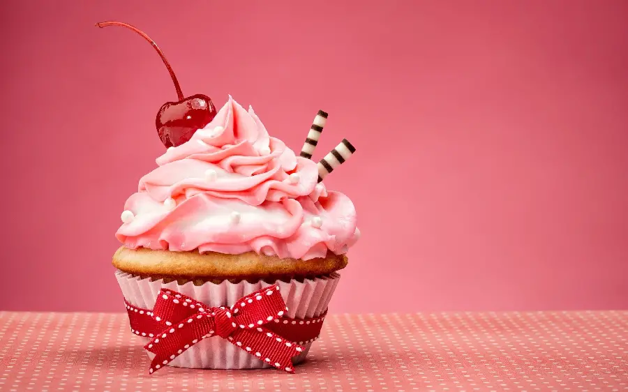 Beautiful birthday cupcake image for pastry card 1402