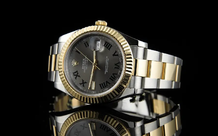 A laptop wallpaper with an admirable design of a valuable Rolex watch