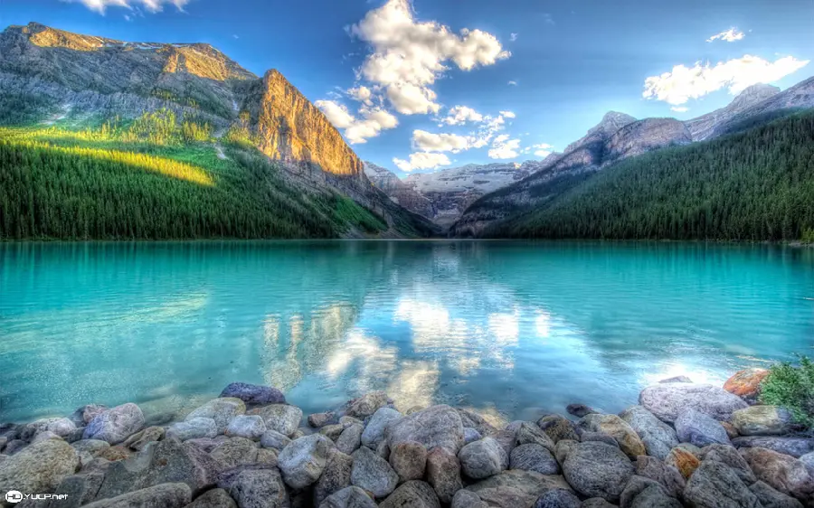 Dreamy Photo of Vancouver Lake, Canada