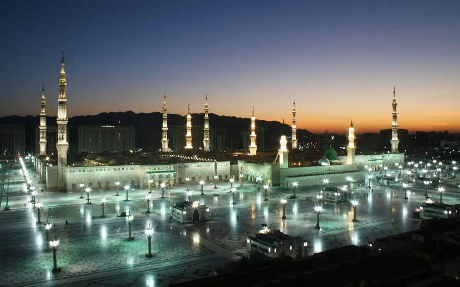 High-quality stock photo of the Medina Mosque dedicated to tableau carpets