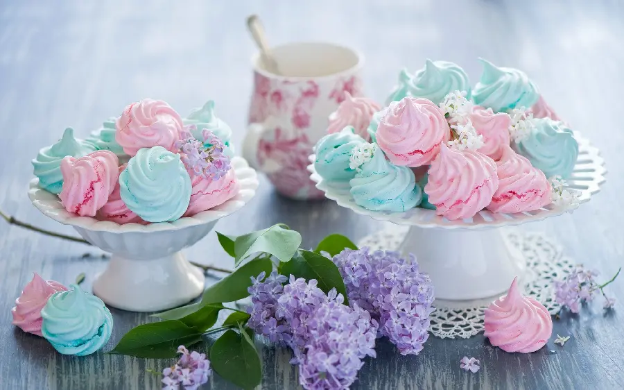 Blue and pink sweets for a gender reveal party