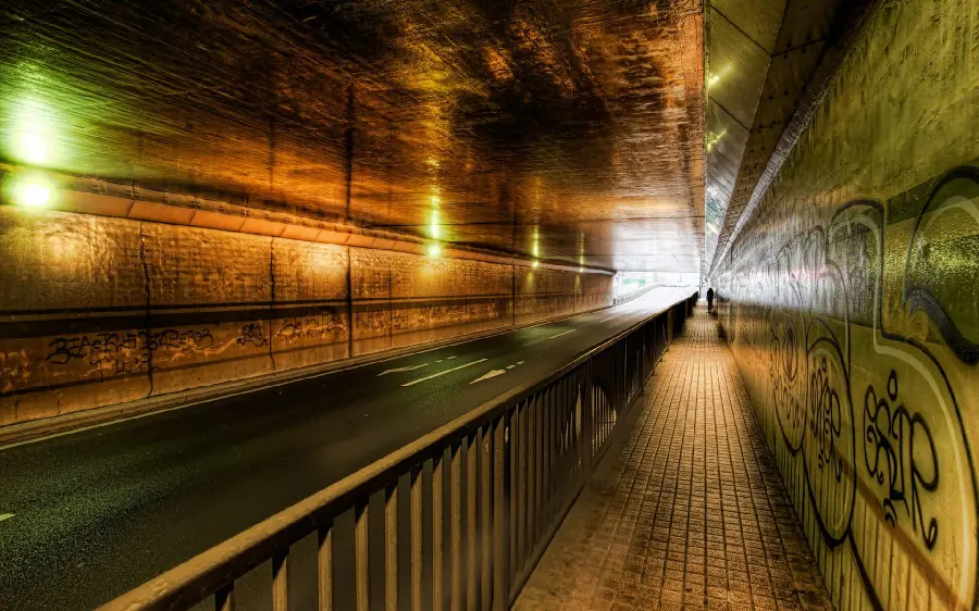 Download profile pictures of girls and boys of a special tunnel abroad