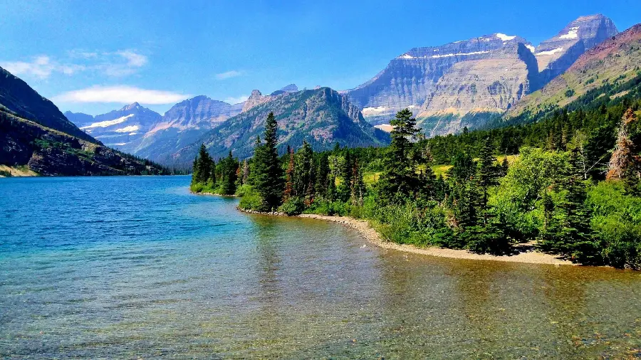 Elements of mountains, forests and sea together in a beautiful frame