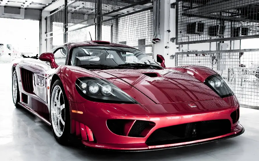 Amazing and beautiful wallpaper of a shiny red car 