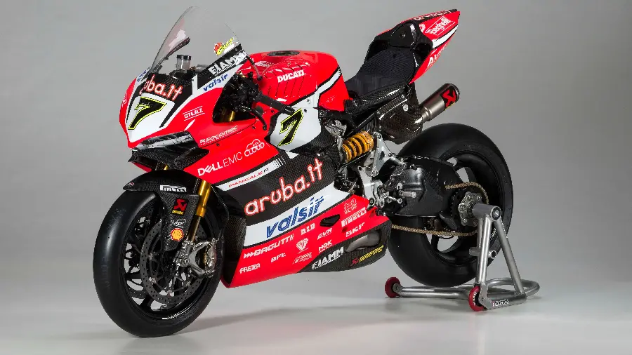 8K quality racing motorcycle wallpaper