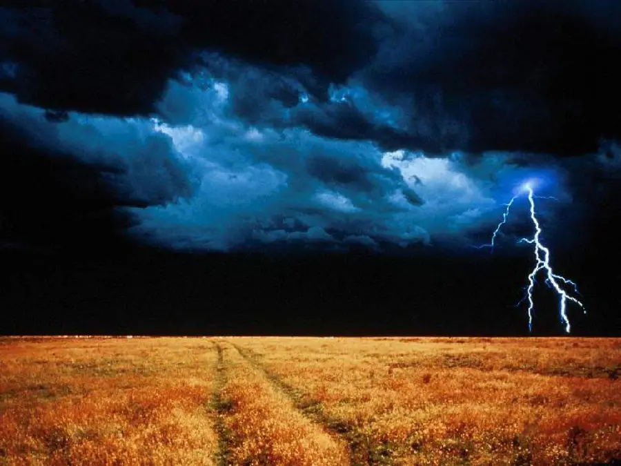 Awesome lightning photo in a large field with high quality