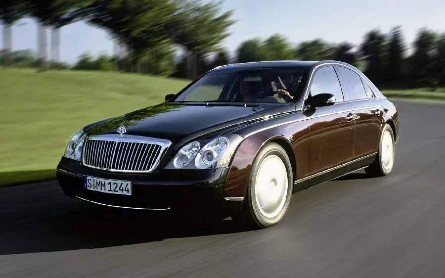 Attractive Photo of Black Mercedes Benz Maybach