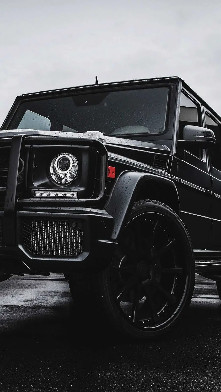 Mercedes-Benz G500 SUV Wallpaper for iPhone
