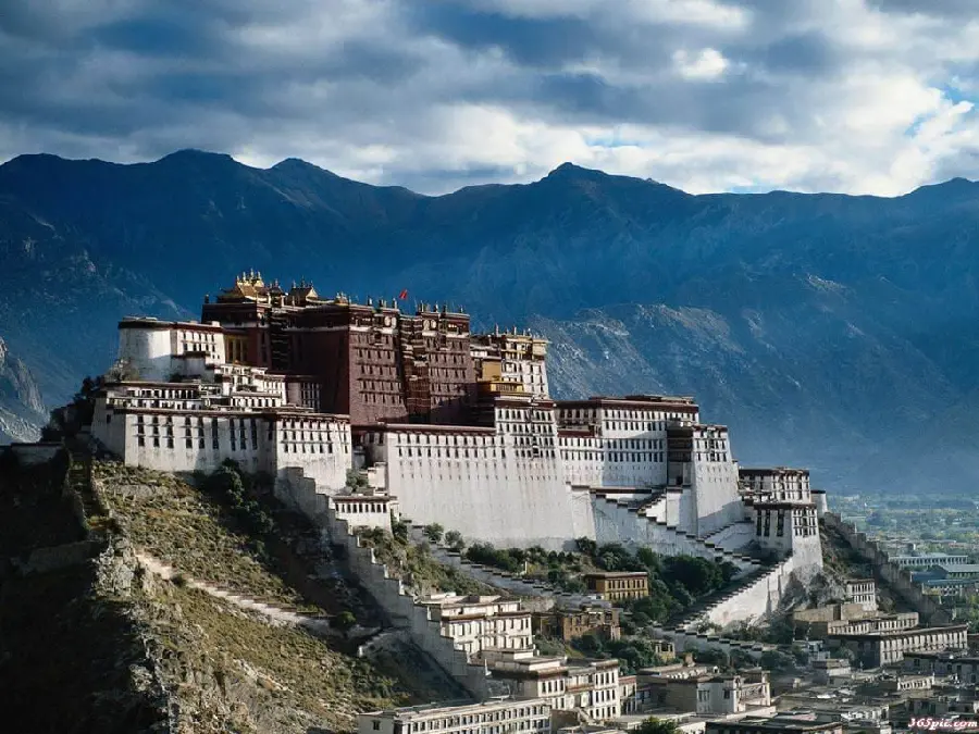 Photo of the Potala Palace in Lhasa, the capital of Tibet, high quality