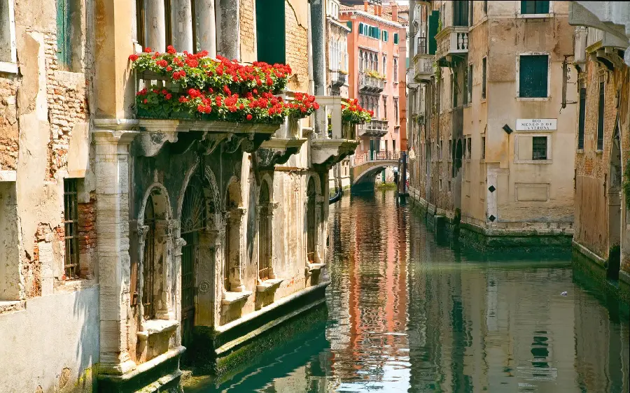 Photo of buildings and canals in Venice