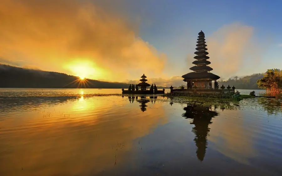 HD photo of a temple in the middle of the water in Bali at sunset
