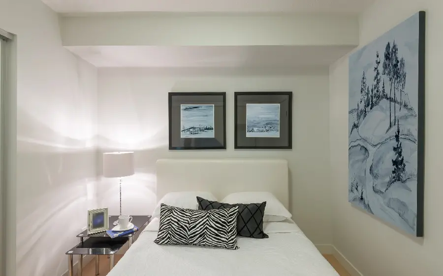 Simple and beautiful bedroom idea photo