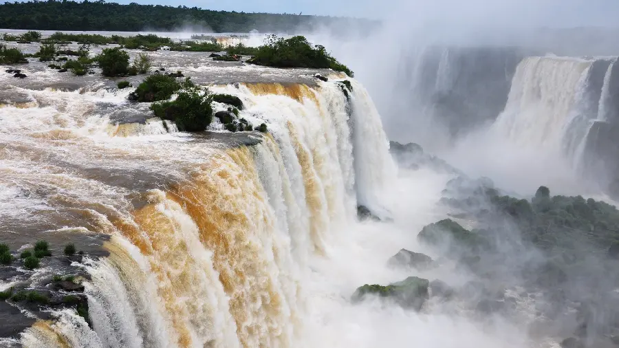 Image of a large and roaring waterfall with 4k quality for printing