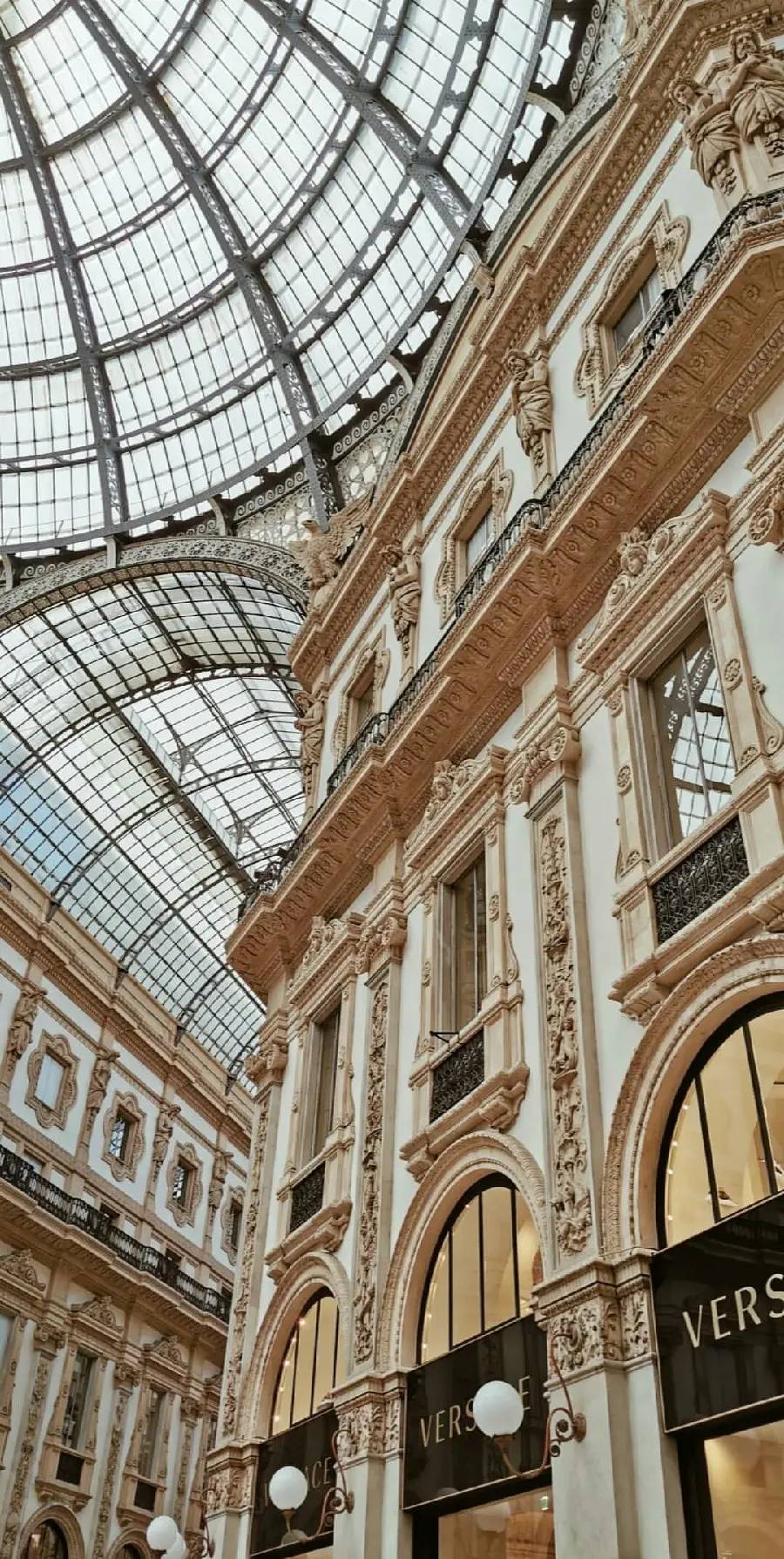 Beautiful and magnificent image of the golden and white building of the Versace brand 2023