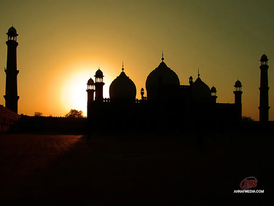 A very interesting picture of a mosque with a luxurious and spectacular sunset 