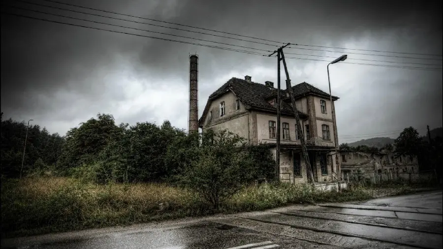 Download scary photo of a haunted house in a real abandoned city 