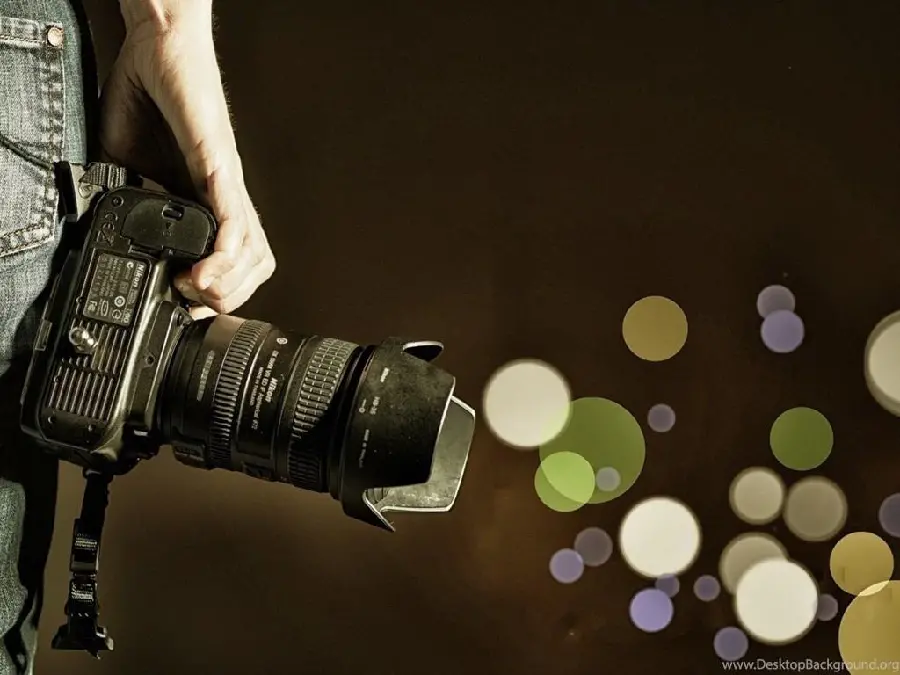 Free and high-quality download of a hand with a camera with a dark background