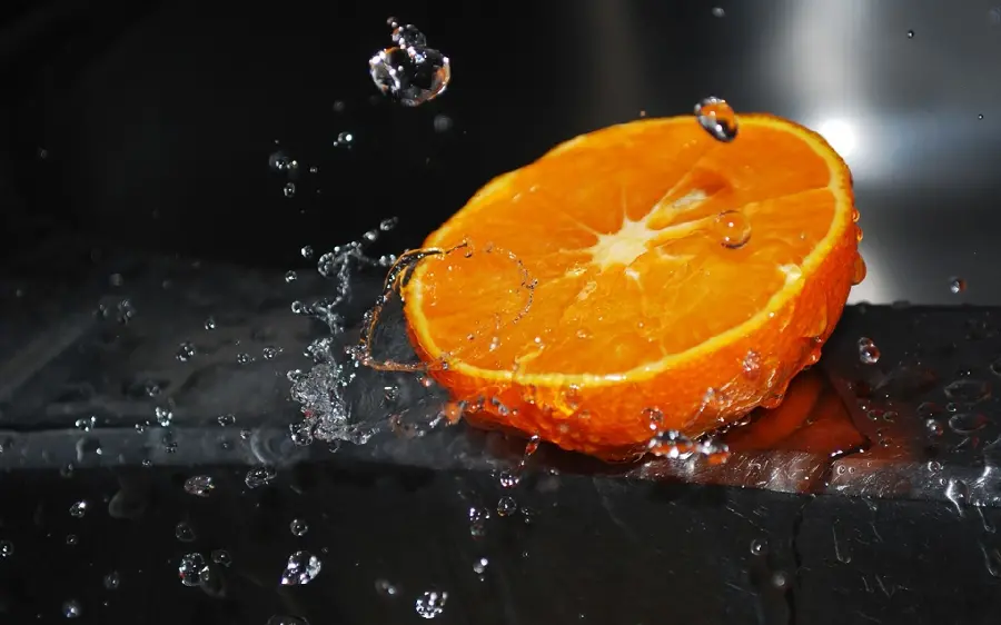 Download a wonderful picture of oranges in water in very good quality