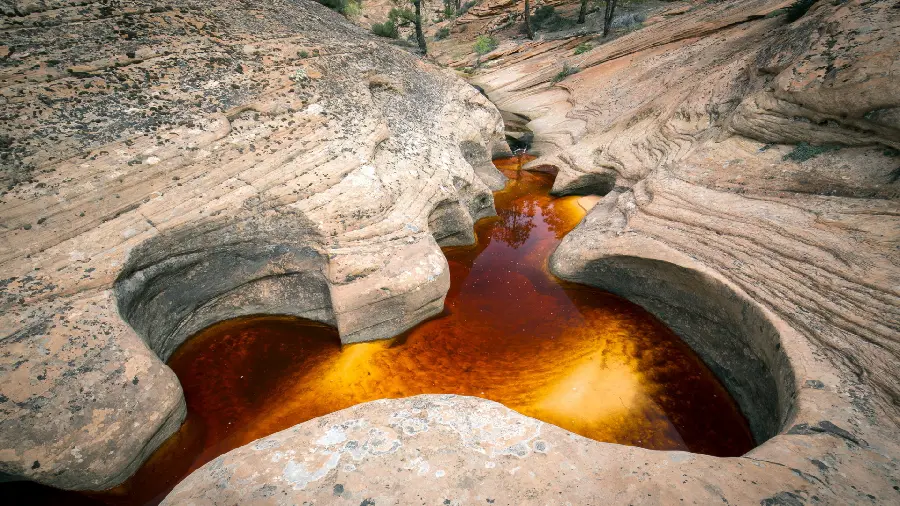 Download a beautiful stone nature photo suitable for printing a decorative tabletop painting 