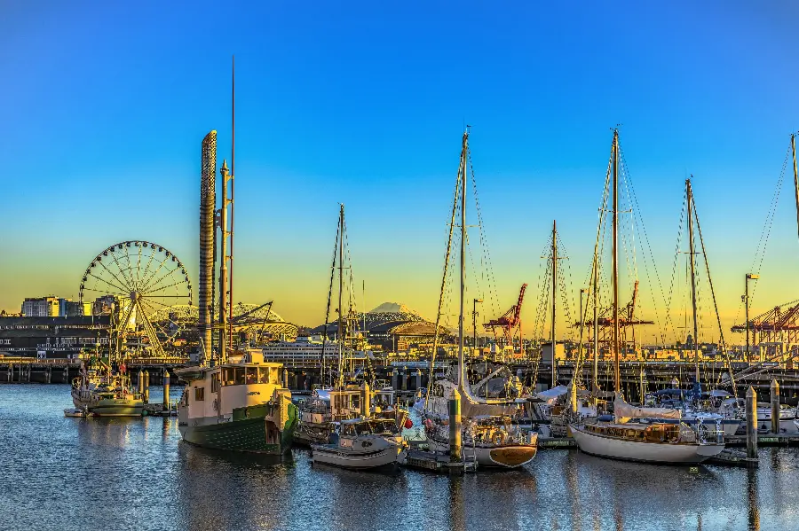 Download a wonderful picture of beautiful boats with sunset