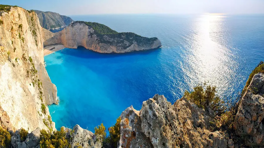 Amazing HD transparent ocean and cliffs background 