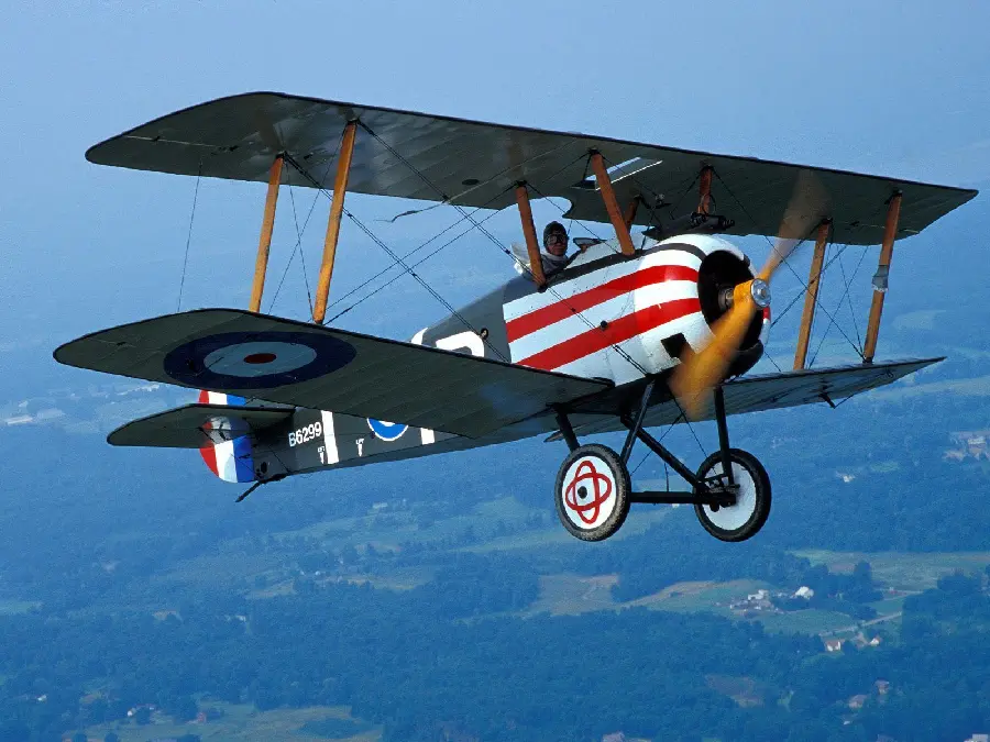 Interesting and strange photo The first old beginner plane in the world