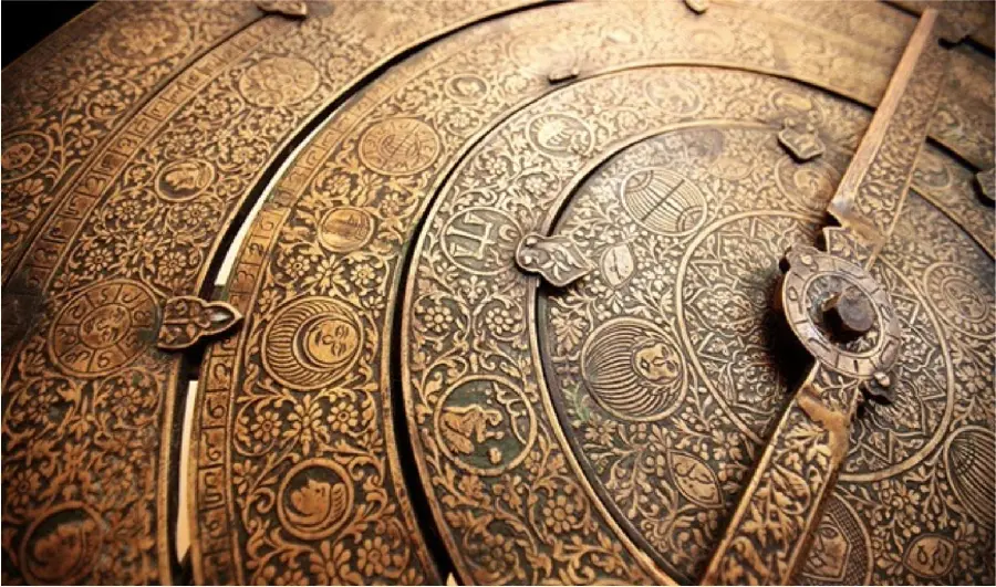 A spectacular image of beautiful and accurate old clocks in Islam