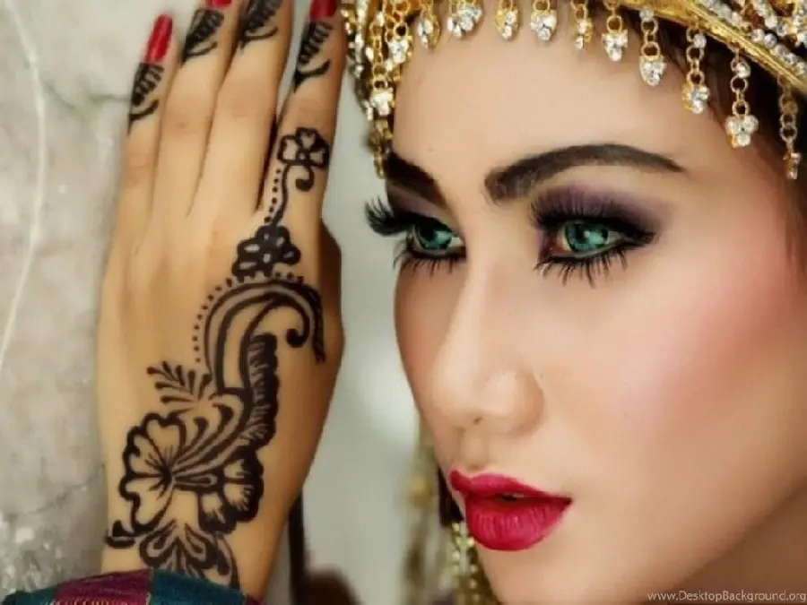 Image of a beautiful and new Balochi model of henna on the hand with a flower pattern for a wedding