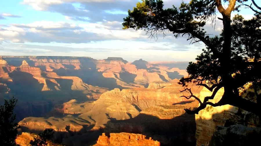 Download the most impressive nature image of the largest valley in the world 