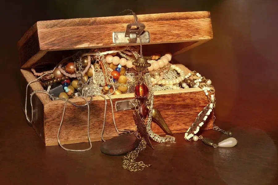 Wallpaper of fantasy treasure chest with gold and pearls and chains in vintage style