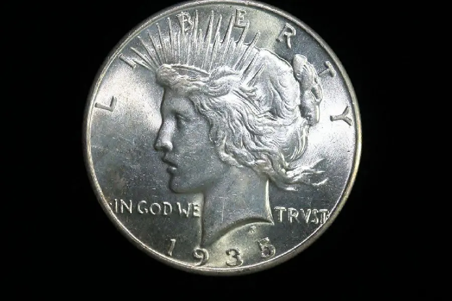 The oldest photo of a silver coin in full HD quality