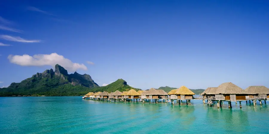 The most dreamy background photo of houses on the water and the blue sky 