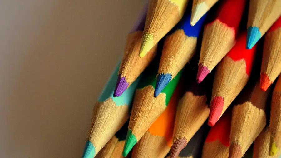 Amazing and spectacular wallpaper of beautiful colored pencils with the brand Aria