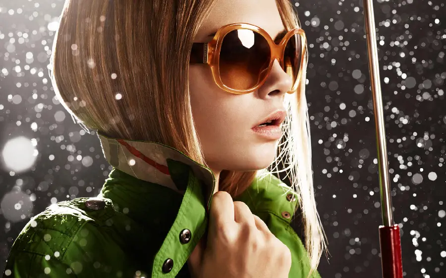 Amazing and interesting wallpaper of a woman with glasses suitable for wallpaper 