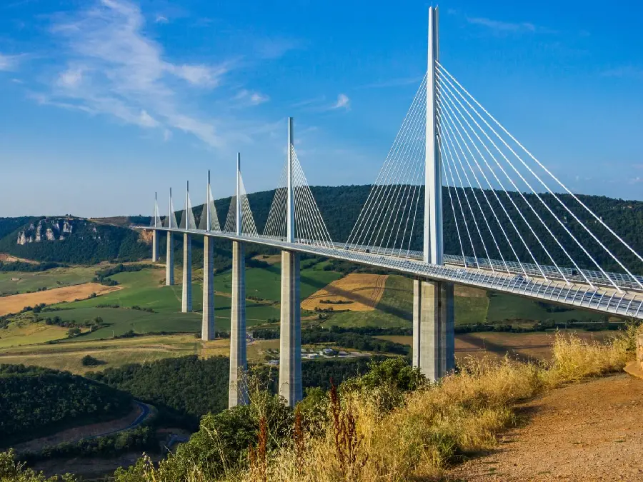 Amazing wallpaper of the highest and most beautiful Millau Bridge 