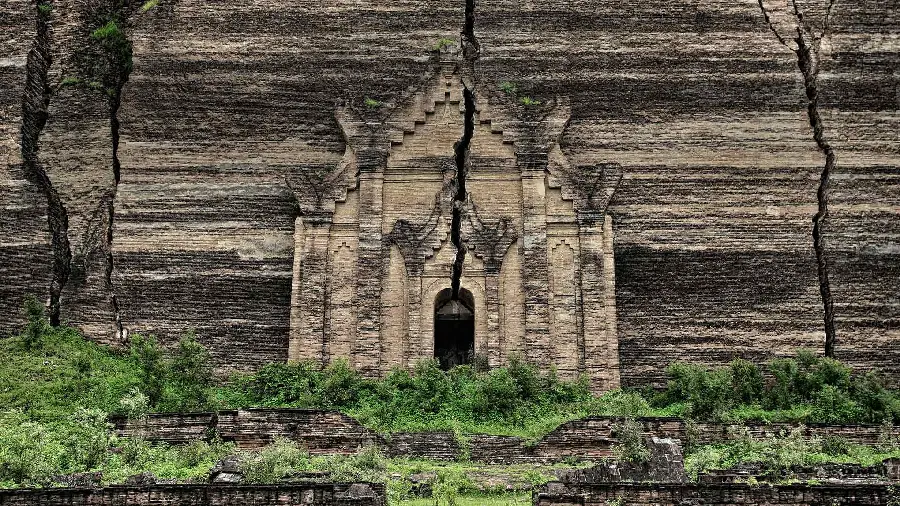 Amazing and spectacular image of ancient artifacts with excellent quality 