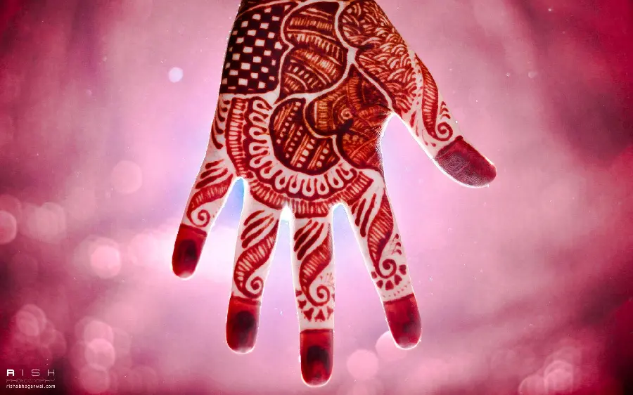 Photo of attractive model of henna on palm with special geometric pattern special in Indian tradition
