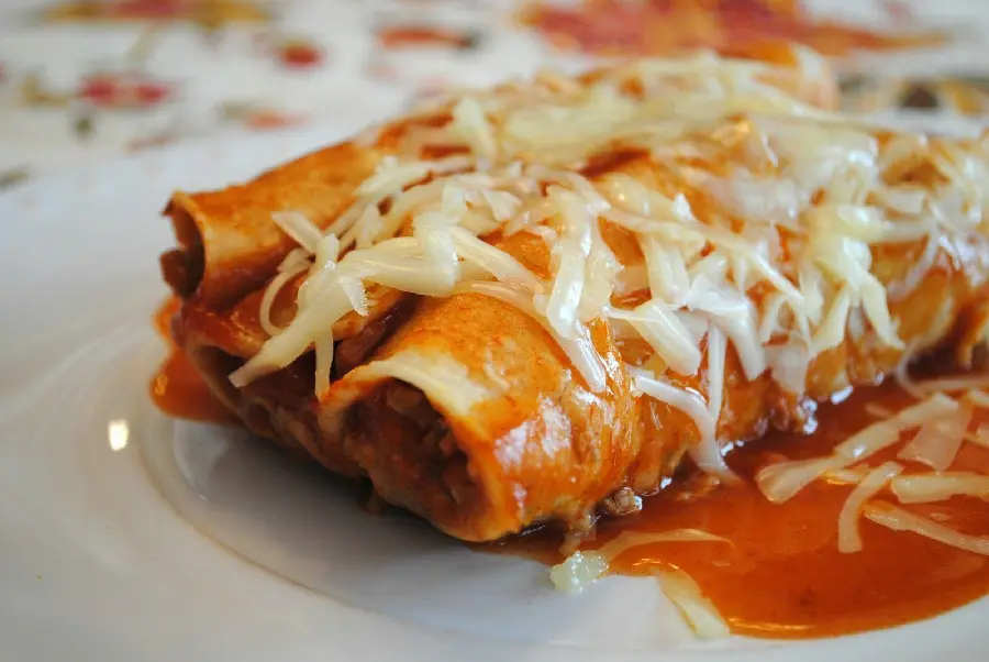 Amazing and beautiful picture of delicious Mexican food and sauce 